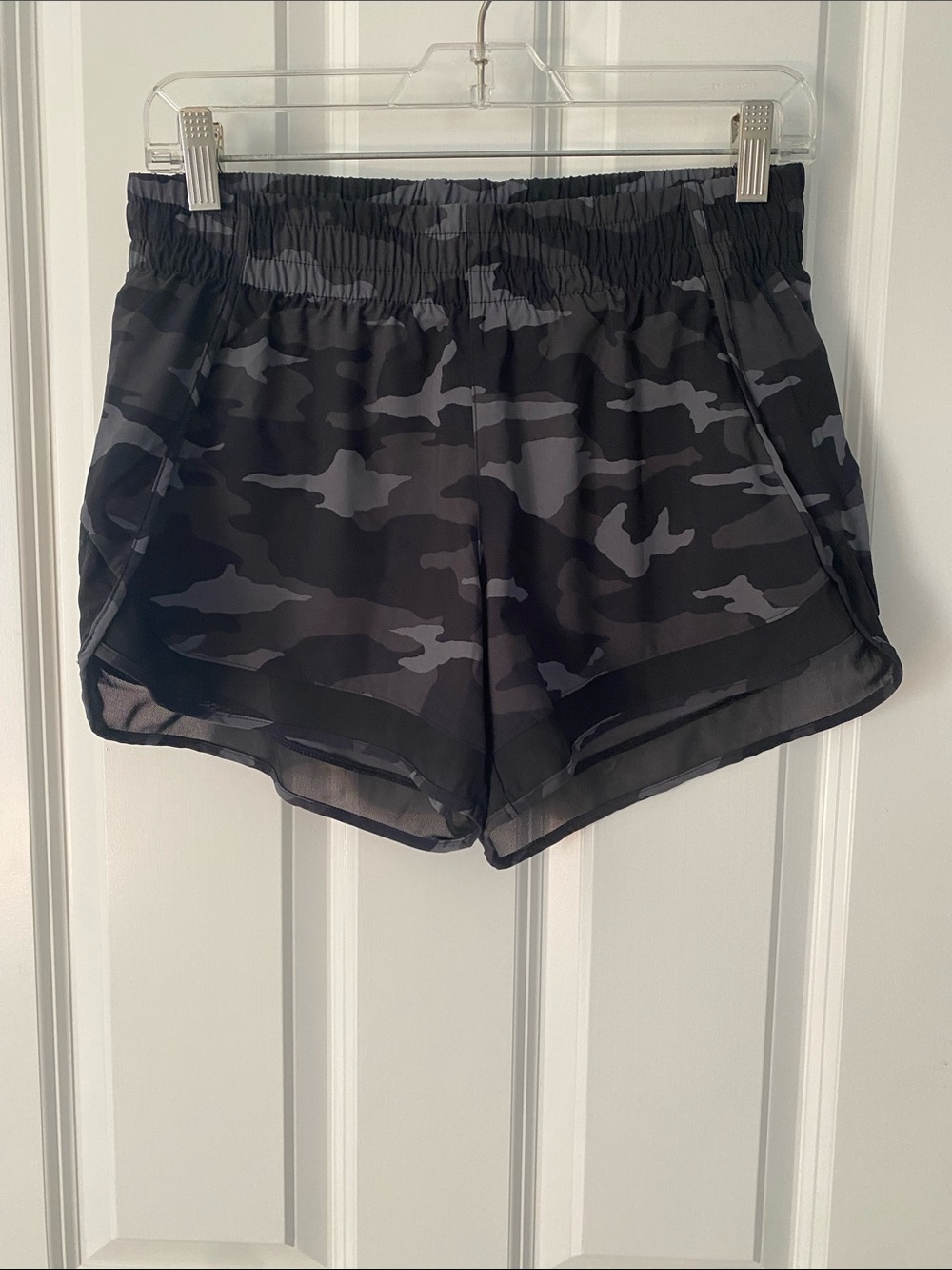 Athleta Black & Gray Camo Running Shorts, Womens S